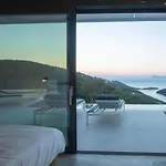 Rona Lefkada *