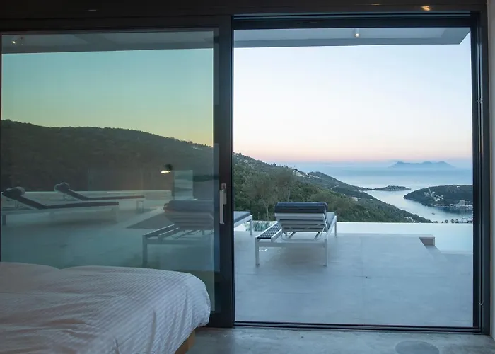 Rona Lefkada *